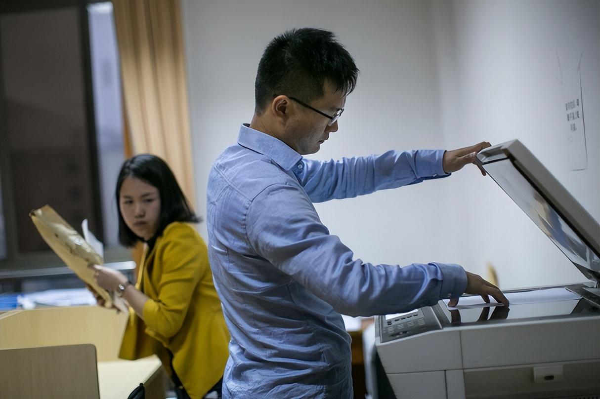医院编制与合同工，差异、权益与影响