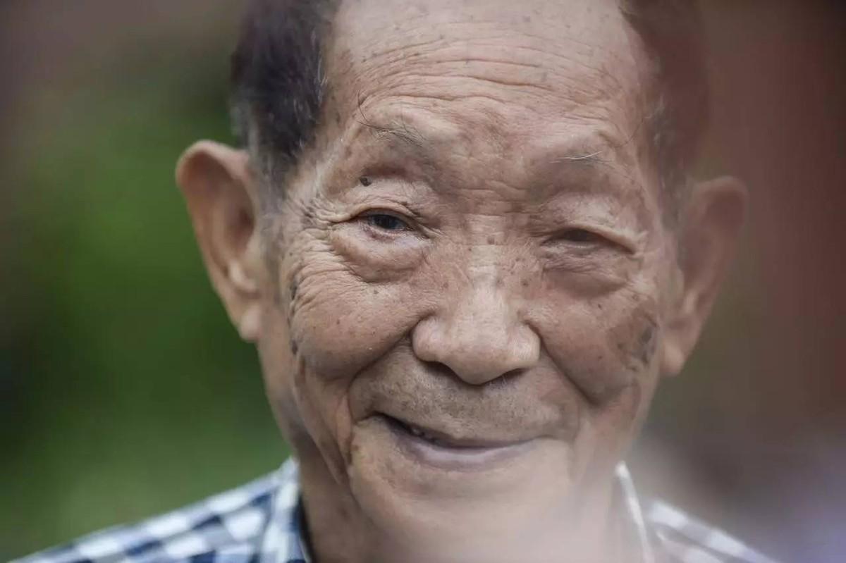 医院里的真实瞬间，镜头下的温暖与坚韧