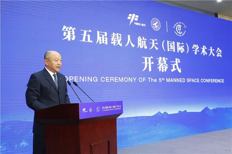 医药杂志的领航者——刘建峰的学术探索与行业贡献