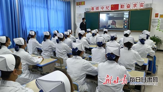 急诊科医生年度考核个人总结，以患者为中心，守护生命之舟