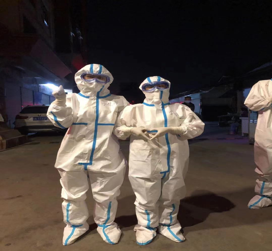 逆行者的背影，致敬无畏的医疗战士