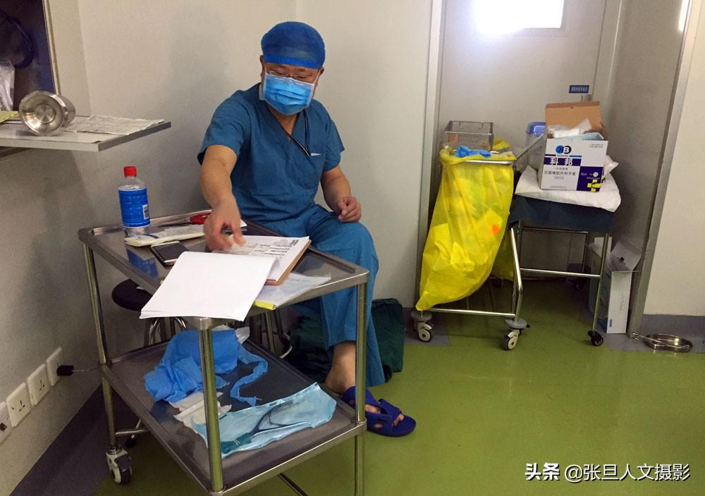 手术刀下的真实与人性，电视剧手术直播间的深度剖析