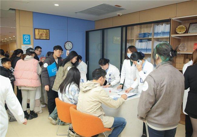 医院科会，15人共筑医疗新篇章