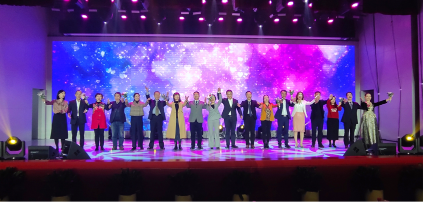 医院会场，光与影的温暖交汇